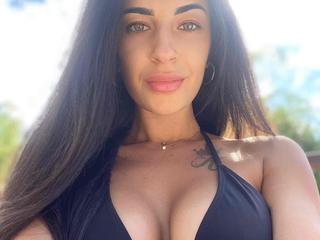 karinabrunette
